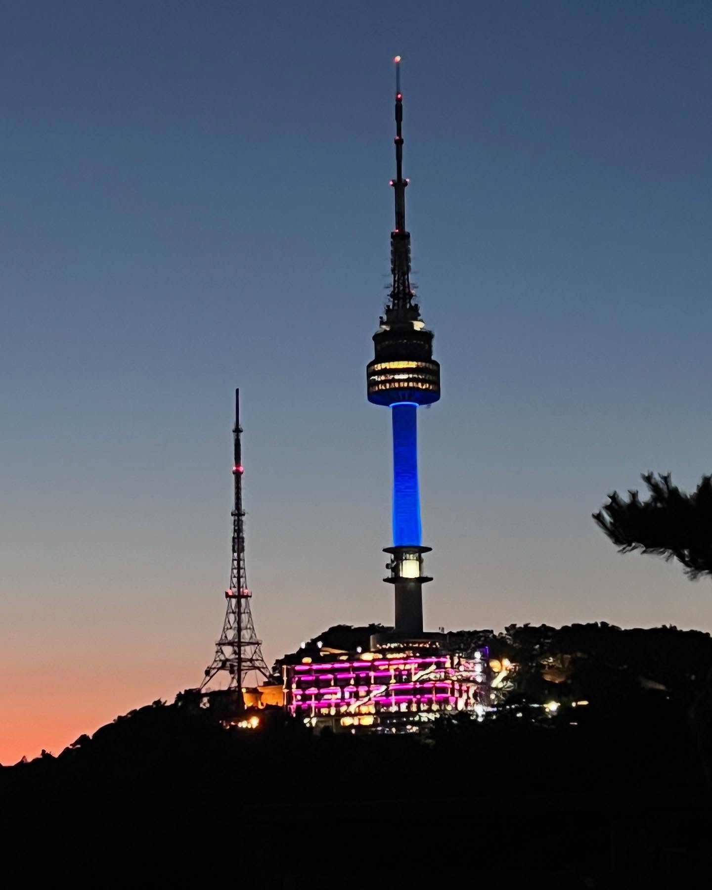 N Seoul Tower, Dusk — Seoul Tower看夜景